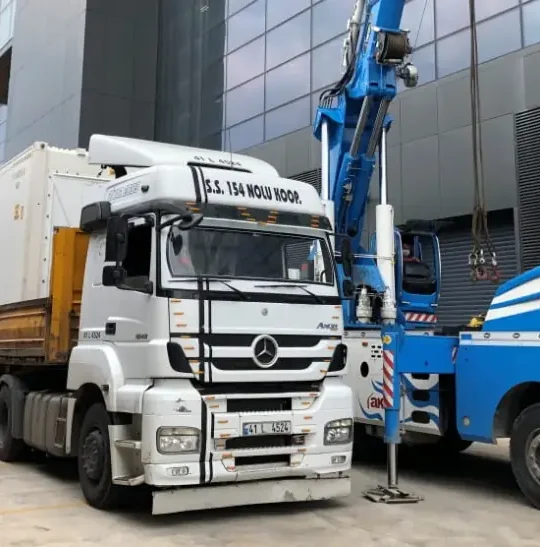 Temperature-controlleda ArcticStore containers installed on-site for carbon fiber storage at –18°C, supporting aerospace manufacturing and scalable cold storage capacity.